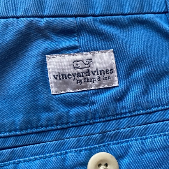 Vineyard Vines khaki shorts - Picture 3 of 3